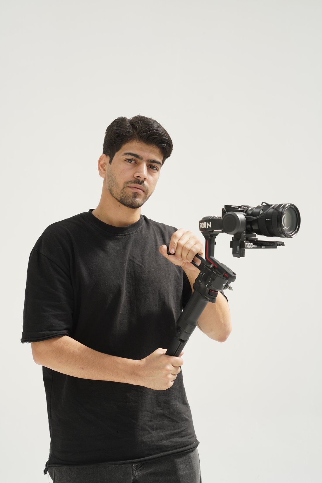 Saeid Kourosh holding his camera rig